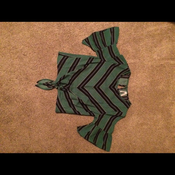 Sexy 3/4Bell Sleeve Tie Front Semi-Crop Top - Picture 4 of 6